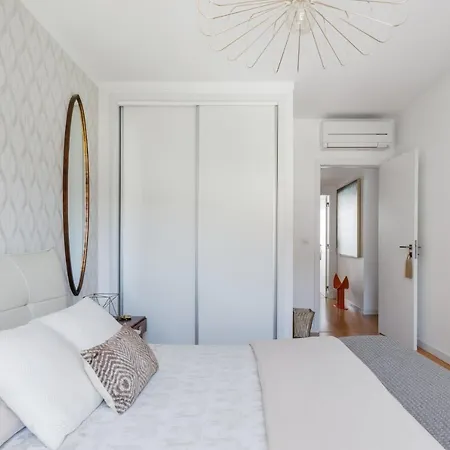 Апартаменты Luxury In Downtown *